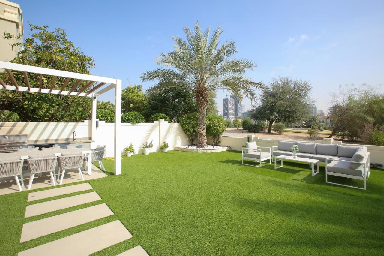 Victory Heights - 4Br Villa With Private Pool - Allsopp&Allsopp Dubai Exterior photo